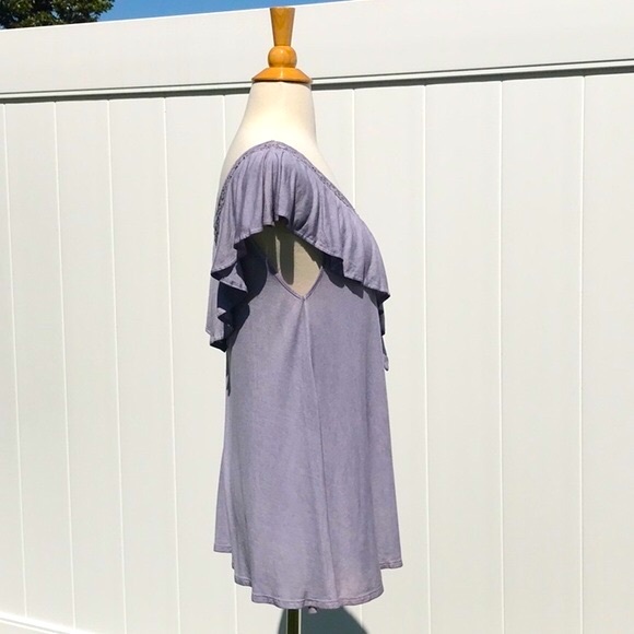 Max Jeans Blue Ruffled Double V Neckline Swing Top Size Medium - Picture 7 of 15